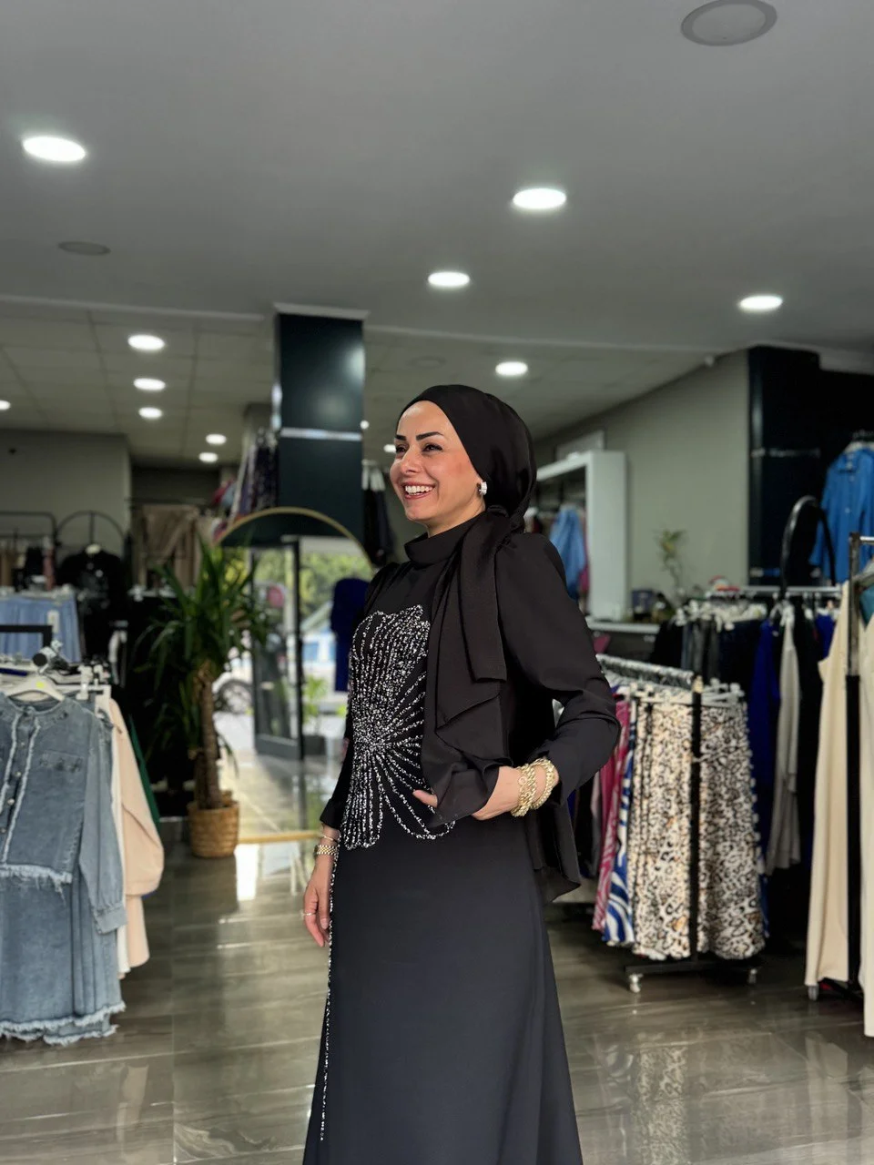 Çok Satan Taş Detaylı Siyah Abiye - Görsel 5