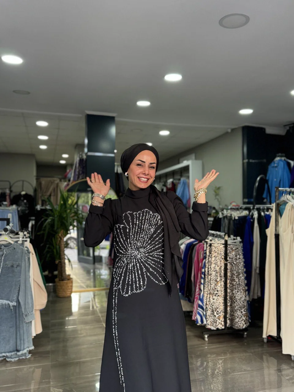 Çok Satan Taş Detaylı Siyah Abiye - Görsel 6