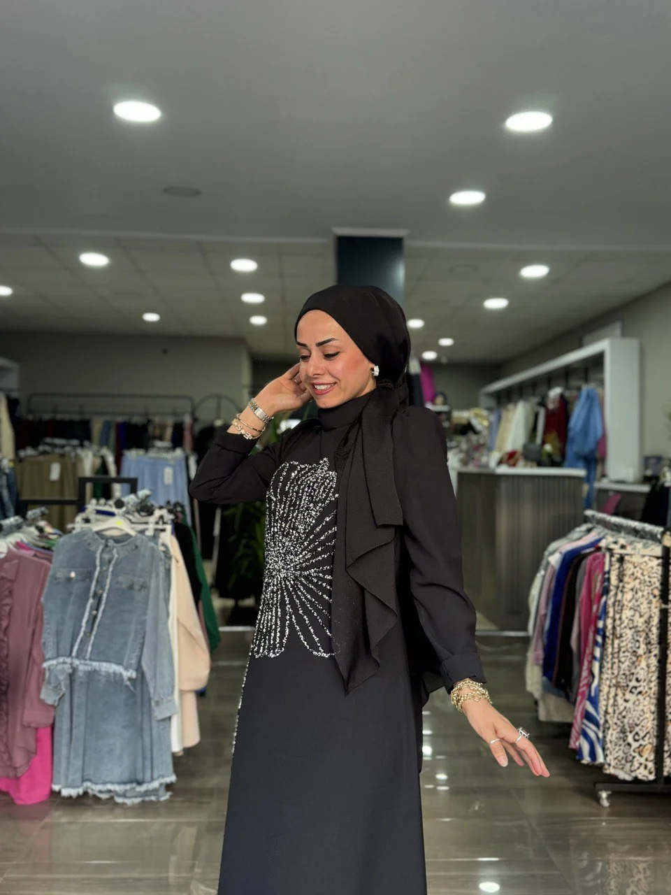 Çok Satan Taş Detaylı Siyah Abiye - Görsel 3