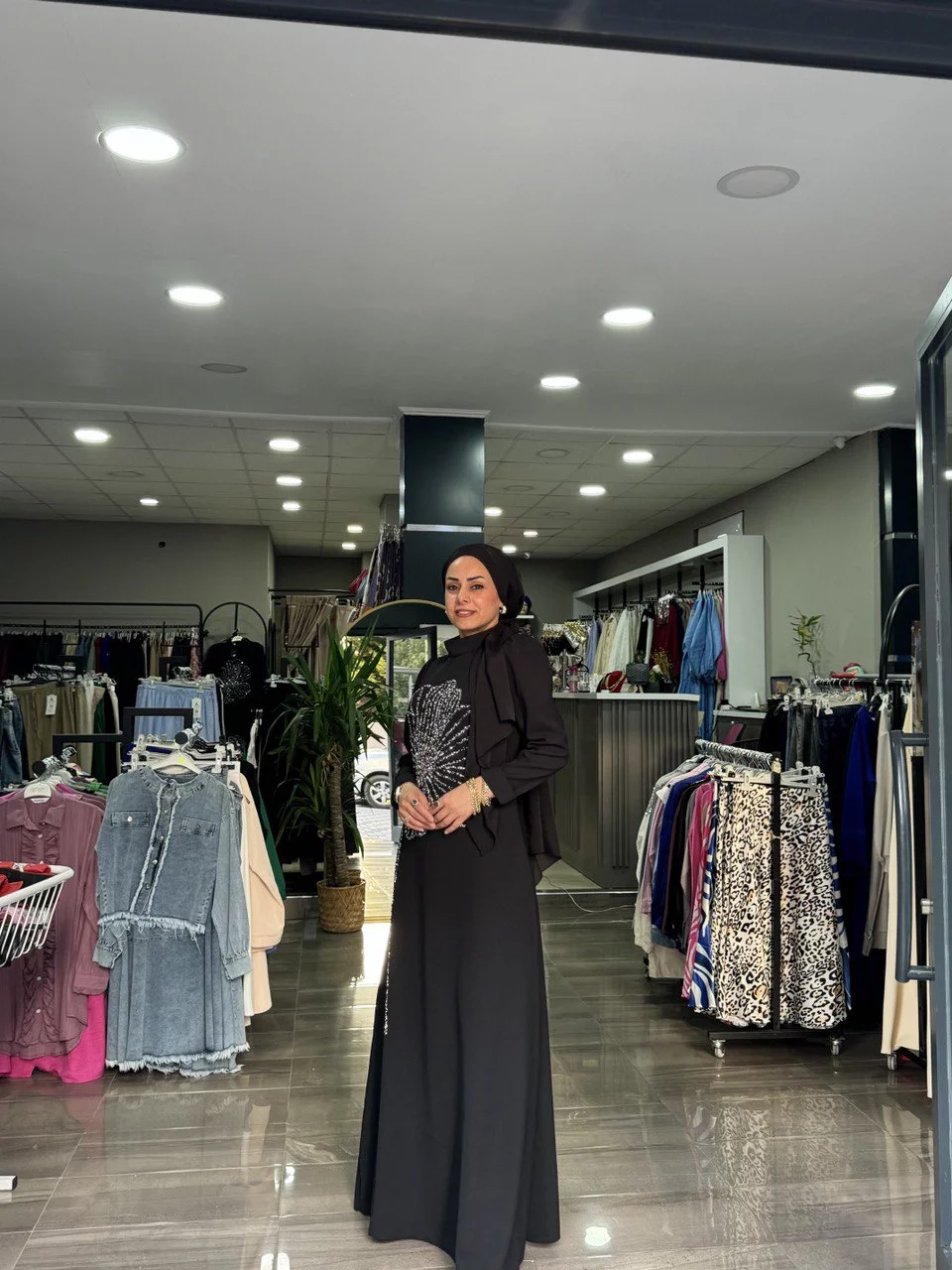 Çok Satan Taş Detaylı Siyah Abiye - Görsel 4