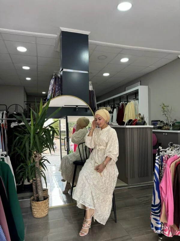 Krem Güpür Detaylı Prenses Model Elbise - Görsel 4