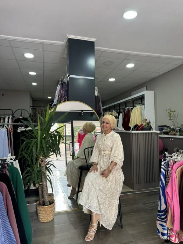 Krem Güpür Detaylı Prenses Model Elbise - Görsel 2