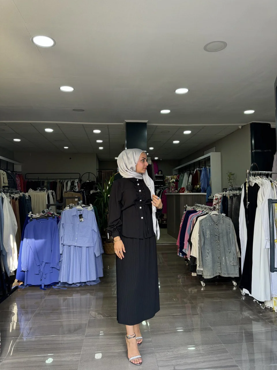 Siyah Şık Etekli Takım - Görsel 5