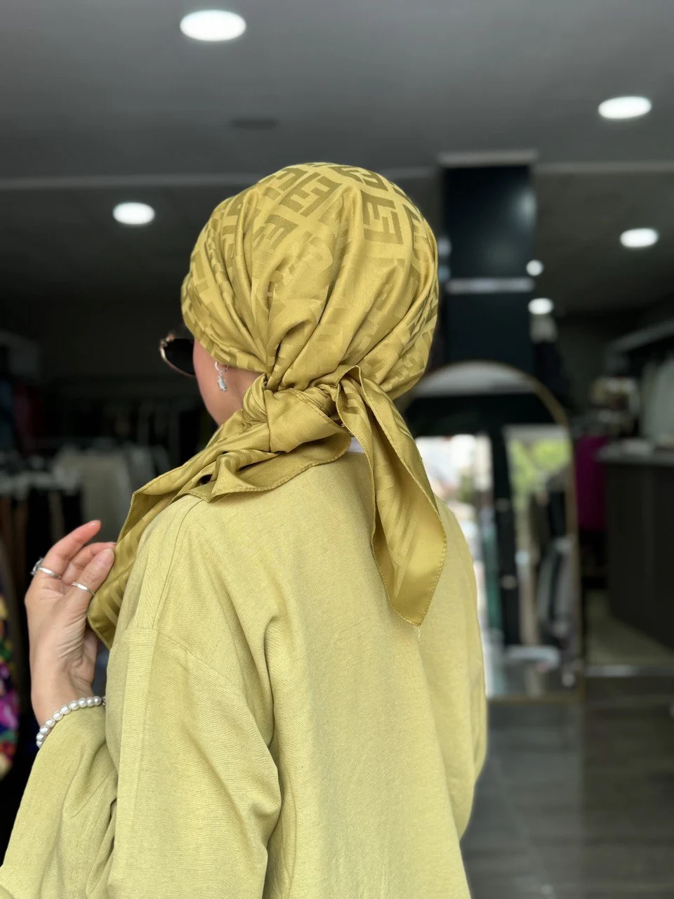 Yağ Yeşili Jakar Eşarp