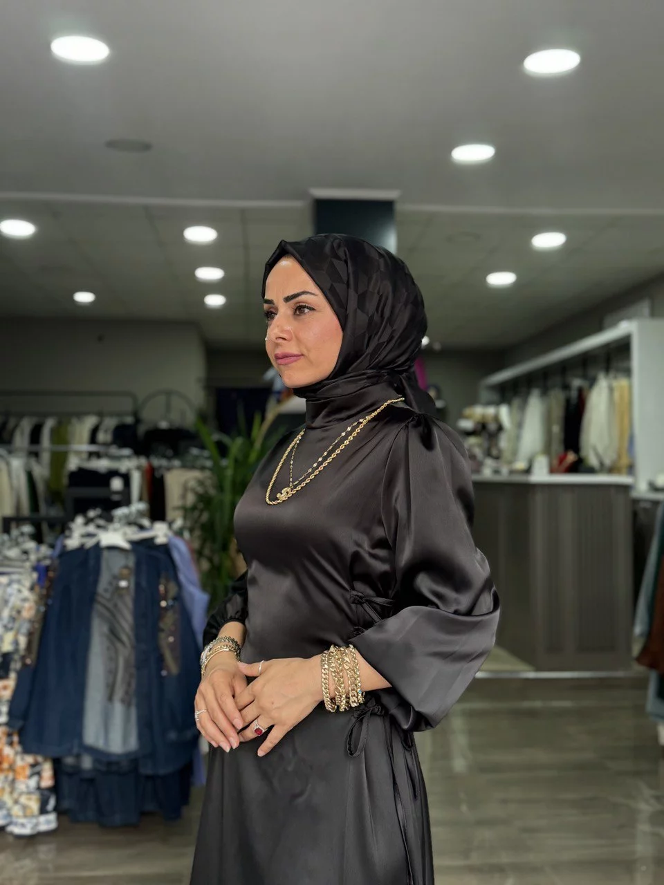 Siyah Saten Yandan Bagcıklı Abiye - Görsel 5