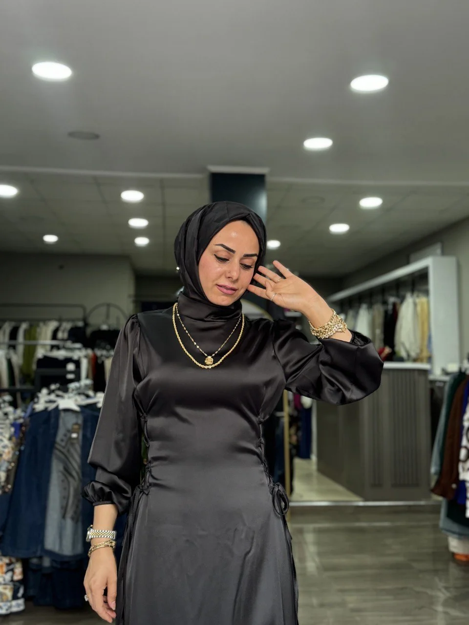 Siyah Saten Yandan Bagcıklı Abiye - Görsel 2