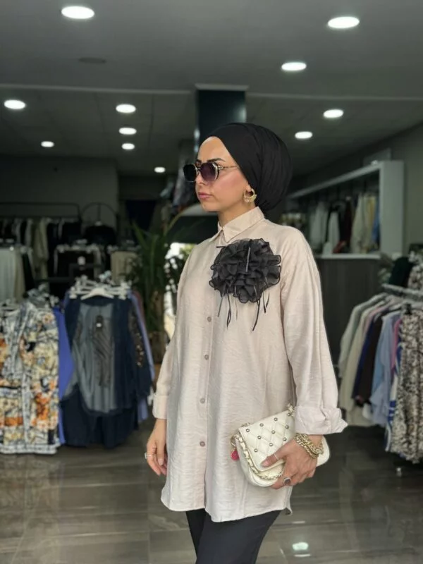 Krem Gül Detaylı Rahat Gömlek - Görsel 2