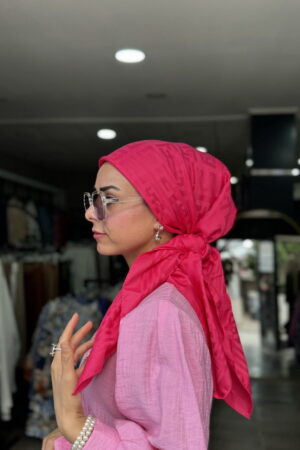 Pembe Jakar Eşarp