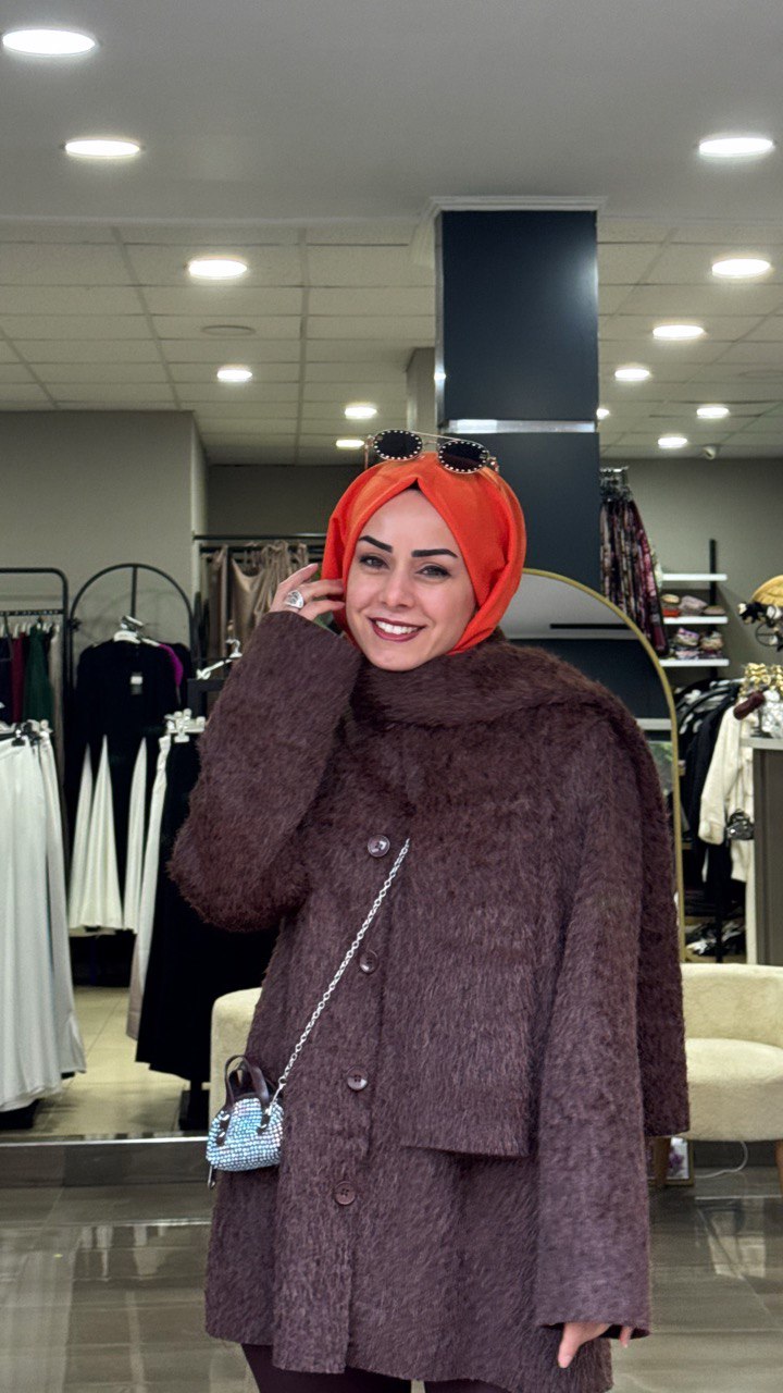 Atkı Detaylı, Önü Düğmeli, İthal Sakallı Kaşe Kumaştan Kap - Görsel 9