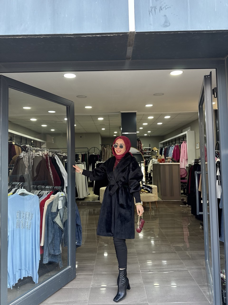 Kolu Ribanali Şal Yakalı, Astarlı, İthal Tüylü Fox Kürk Kumaştan Kaban - Görsel 4