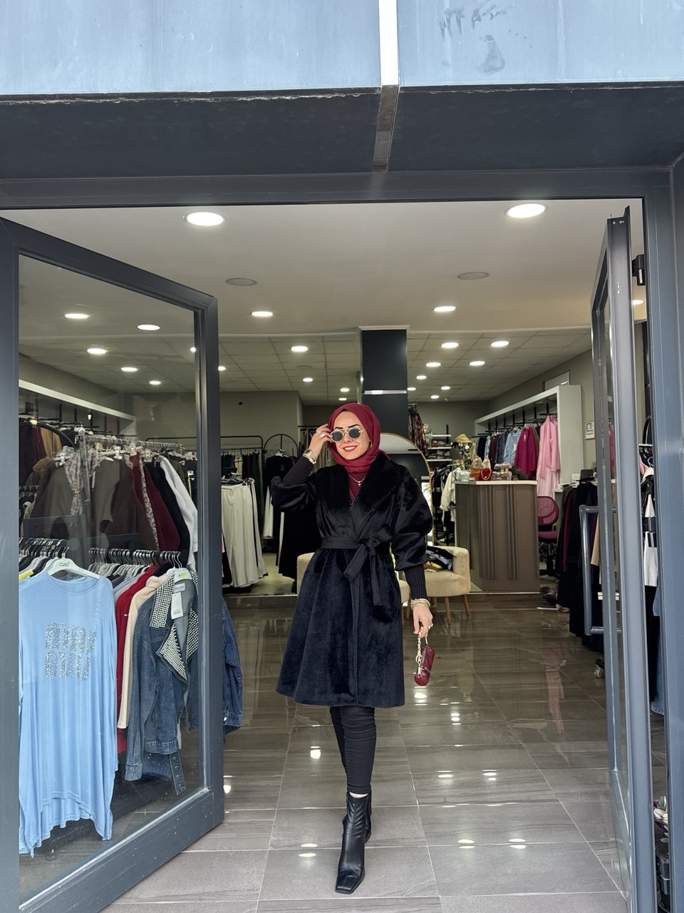 Kolu Ribanali Şal Yakalı, Astarlı, İthal Tüylü Fox Kürk Kumaştan Kaban - Görsel 2